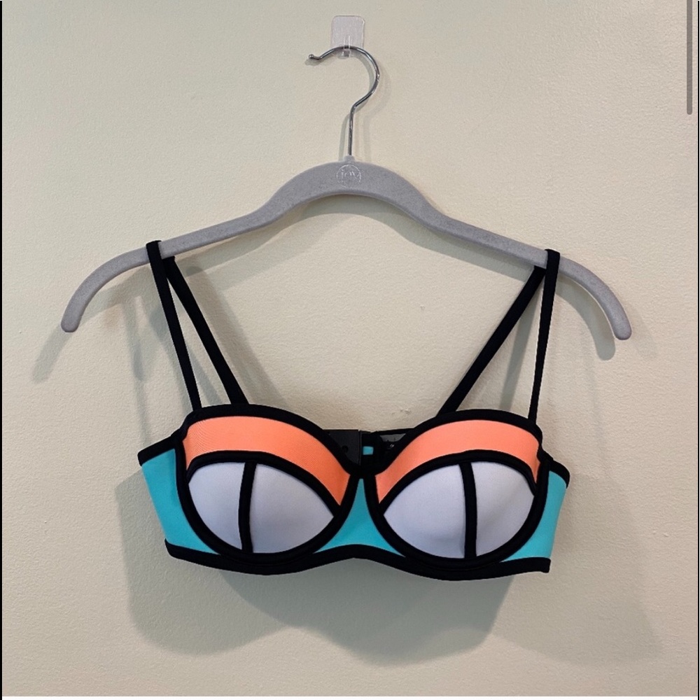 NEW Triangl Swimwear Bikini Top Size Small
